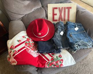 Jean Shorts, Exit Sign 