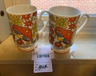 Vtg Mushroom Pedestal Mug Set 