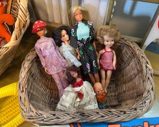Vtg Barbies 