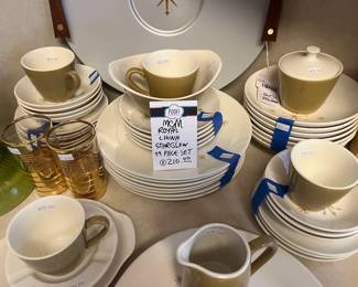 MCM Royal China Starglow 99 Piece Set