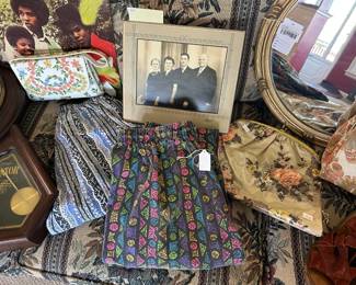 Regulator Wall Clock, Records, Vintage Clothing, Vintage Photos, Decorative Mirror, Vintage Purse