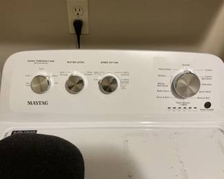 Almost new washer Maytag