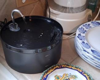 cat watering fountain