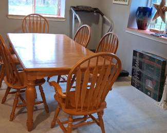 Dining table w 6 chairs