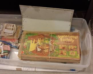 1970s Mattel "The Sunshine Family" dollhouse playset