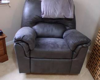 Signature Design by Ashley Bladen Rocker Recliner. 