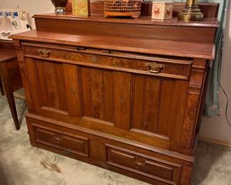 Antique Crosby’s Pullman Railcar Bed, Lamps