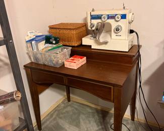 Sewing table, sewing notions
