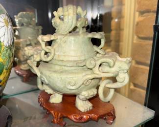 Chalcedony dragon head incense burner