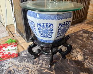 Oriental Pot with Stand Table