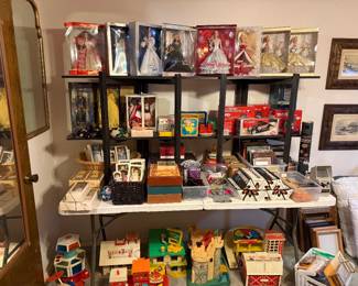 Barbies, Dolls, Games and toys, harmonicas, kaleidoscopes, frames