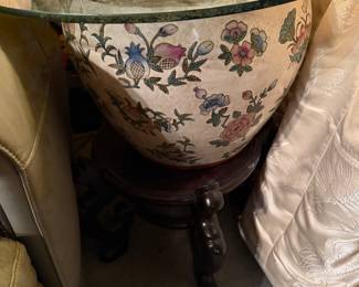 Oriental Pot with Stand Table