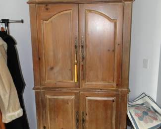 Entertainment armoire