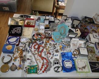 Lots of Jewelry some Gold, silver and costume