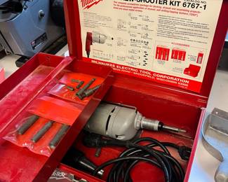 Milwaukee heavy-duty/general purpose screw-shooter kit.