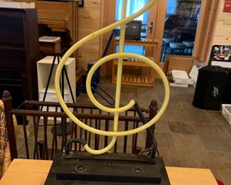 NeoArt treble clef lighted stand.