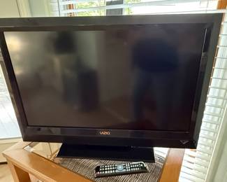 VIZIO E320VL 32-Inch 720p LCD TV