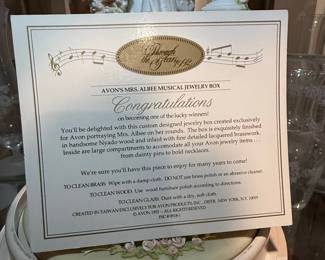 Avon Mrs. Albee Musical Jewelry Box