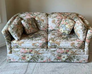 Lot 5: Flexsteel Floral Fabric Loveseat