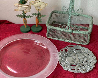 Lot 13: Birds, Bunnies & Baskets!