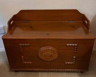beautiful wood blanket box/hope chest/toy box