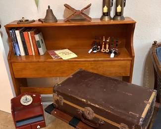 ETHAN ALLEN MAPLE TWIN BOOKCASE HEADBOARD