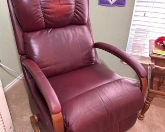 LA-Z-BOY  CLARET LEATHER ROCKER/RECLINER