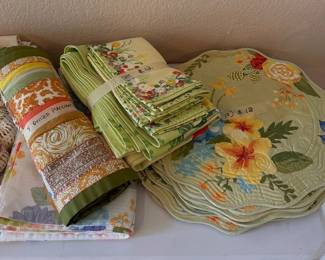 beautiful spring kitchen linens