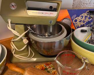 1960s Avocado Green Hamilton Beach Scovill Deluxe Mixer