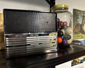 1940s RCA Victor BP-10 Personal Portable Tube Radio