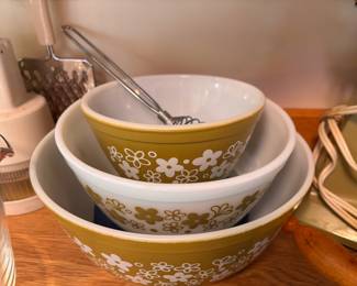 Pyrex Crazy Daisy Mixing Bowls