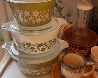 Set of 3 Pyrex Crazy Daisy Lidded Casserole Dishes