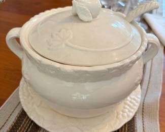 Himark Garden White Ceramic Soup Tureen