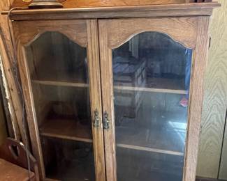 Vintage oak 2 door cabinet