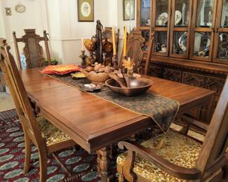 Table and 6 chairs 
