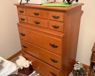 Maple 4 drawer dresser-excellent condition