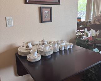 China Set, Expandable Table