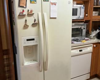Refrigerator 