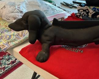 Cast iron dog