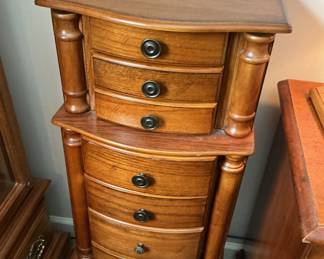 Standing jewelry chest