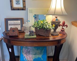 Foyer/Entrance Table, Accessories