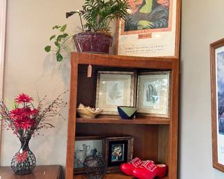 Bookcase w/accessories