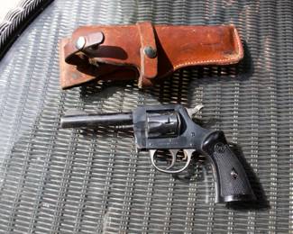 H&R Model 929 22 LR 3 DAY WAIT