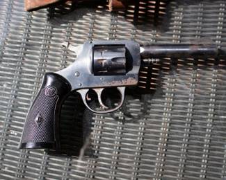 H&R Model 929 22 LR 3 DAY WAIT