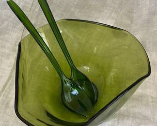 a Vintage Anchor Hocking Avocado Green Salad Serving Set, featuring a molded glass bowl 
