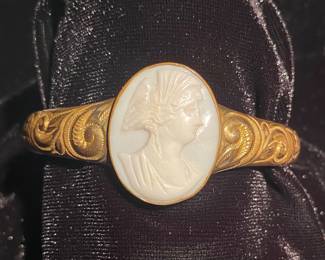 Antique shell cameo bracelet
