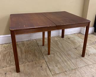 Vintage dining table w/leaf