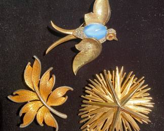 Variety of vintage brooches
