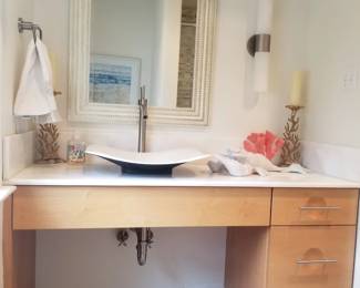 Handicap-accessible bath vanity