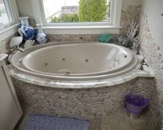 Spa tub